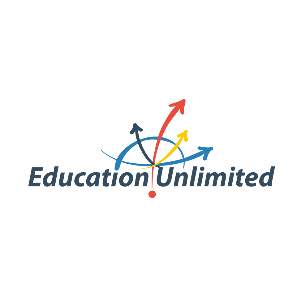 Logo für Education Unlimited mit dem Text neben einem Symbol aus vier bunten Pfeilen, die von einem zentralen Bogen nach oben und nach außen zeigen.